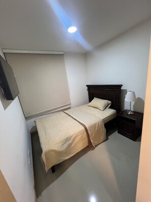 3 bedrooms, bed sheets