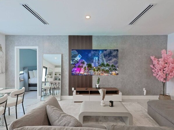 TV - Design District | Modern | 4 BR | Cloud Couch (Miami)
