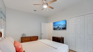 3 bedrooms, WiFi, bed sheets - "Seacret Hideaway" 5 Min Drive to Beach. Private home with yard and patio (Destin)
