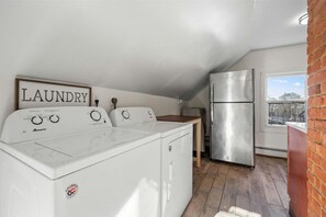 Interior - Cozy & Quiet Furnished Apartment, 3-12 Month Stays (Mount Vernon)