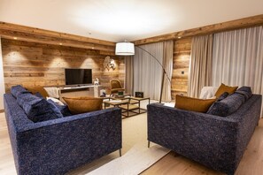Living area - Wifi, 100m from resort center, 4th floor, view mountain, fitness, sauna, hammam, terrace, parking (Courchevel)