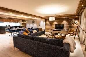 Living area - Wifi, 100m from resort center, 4th floor, view mountain, fitness, sauna, hammam, terrace, parking (Courchevel)