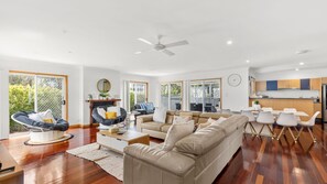 Smart TV, books, stereo