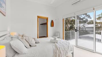 5 habitaciones, tabla de planchar con plancha y cuna de viaje