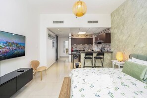 Bureau, fer et planche à repasser, Wi-Fi gratuit, draps fournis