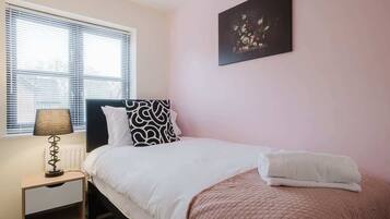 Iron/ironing board, free WiFi, bed sheets