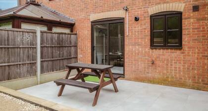 Comfortable 3 Bedroom Home With Parking