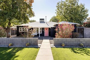 Exterior - Historic Gem with Pool in the heart of Downtown! (Phoenix)