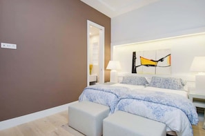 3 bedrooms, iron/ironing board, travel cot, WiFi - Luxury Apartment in the Golden Mile (Madrid)