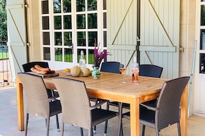 Outdoor dining