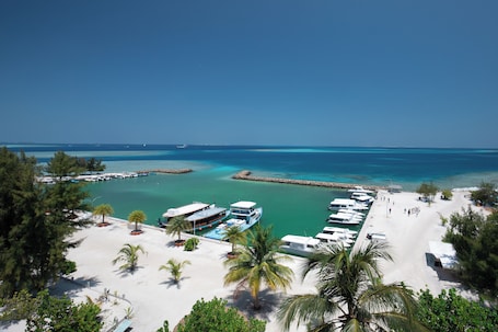 Vista desde la propiedad. Arrival Beach and Spa at Gulhi