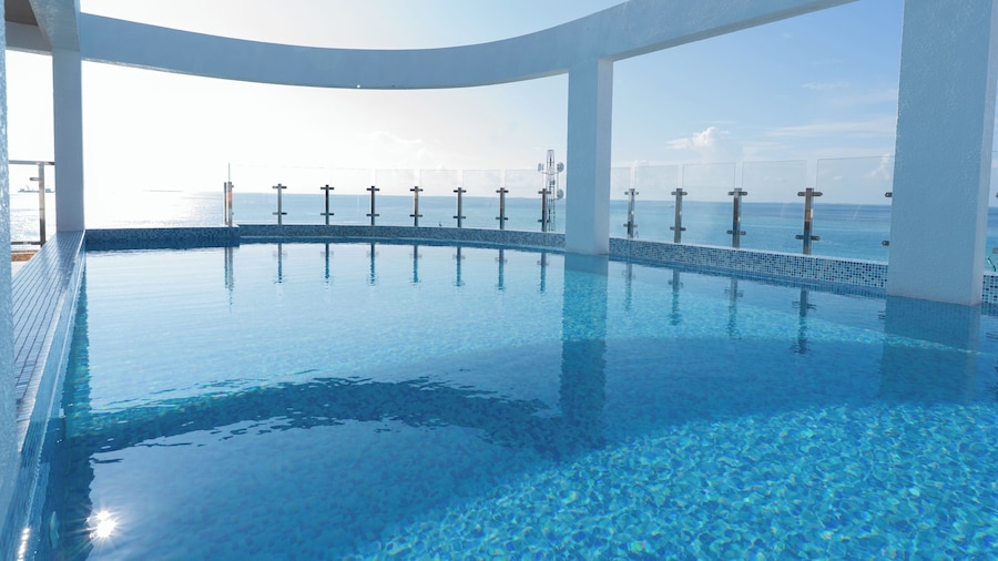 Arrival Beach and Spa at Gulhi