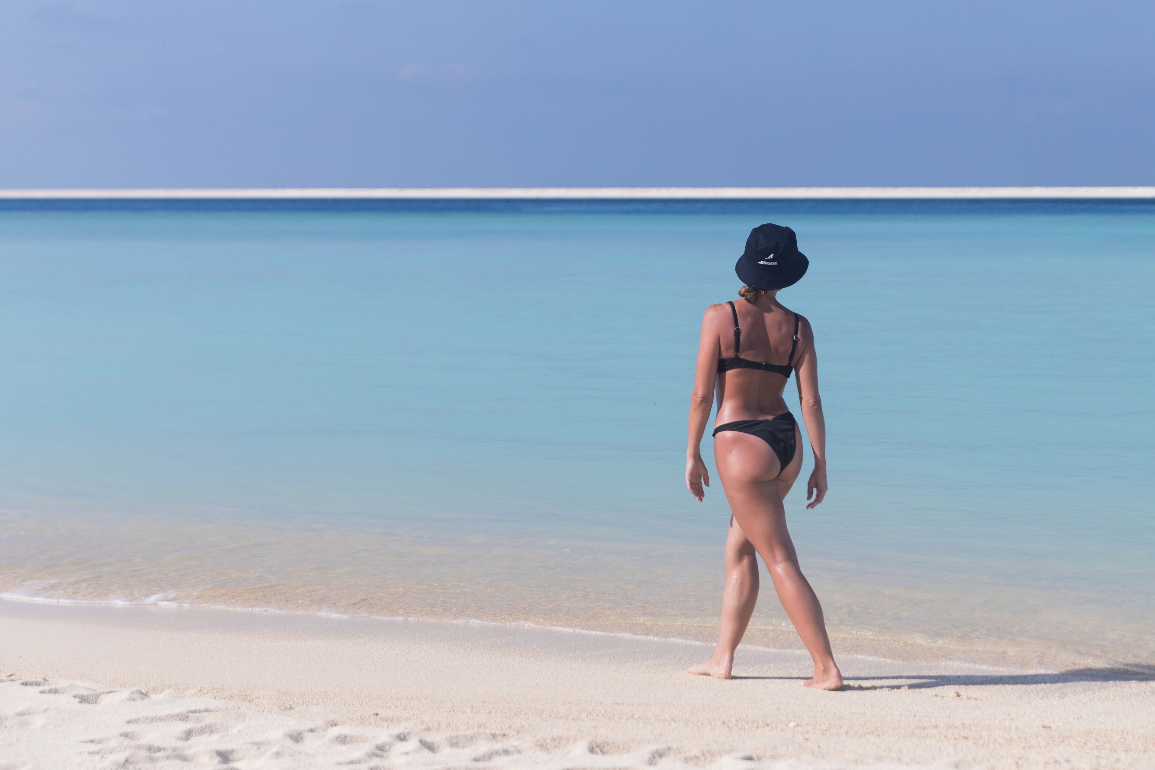 Gần bãi biển, cát trắng, khăn tắm biển 