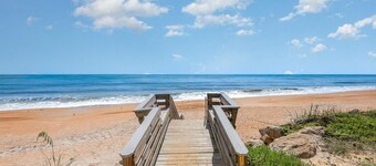 Charming Oceanfront 2-Bedroom Condo in Superb Ormond/Daytona Beach with AC, WiFi