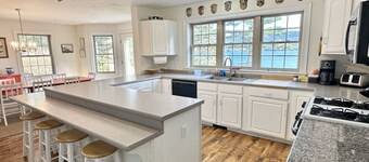 Large 4BR Waterfront Home with Dock! [Quarry Cove]