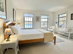 4 bedrooms, desk, iron/ironing board, travel crib