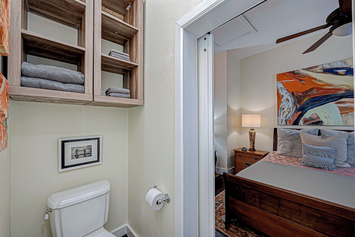 Photo 17 of Charming flat on Washington Ave Strip Newly Renovated