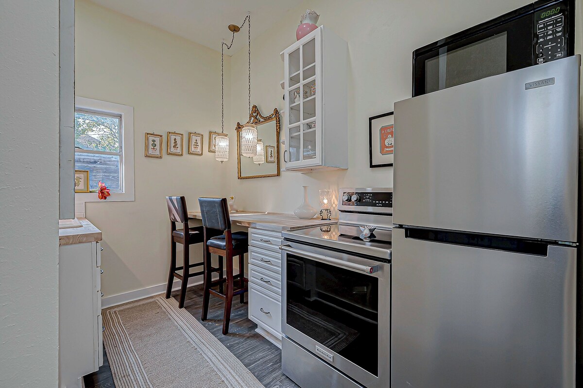 Photo 2 of Charming flat on Washington Ave Strip Newly Renovated