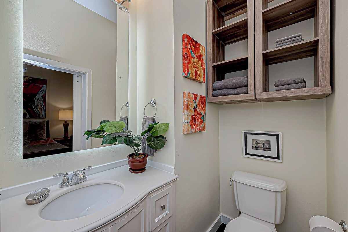 Photo 16 of Charming flat on Washington Ave Strip Newly Renovated