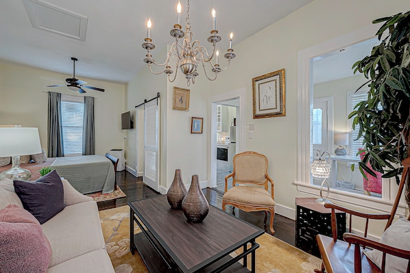 1 soverom, strykejern/-brett, wi-fi (inkludert) og sengetøy