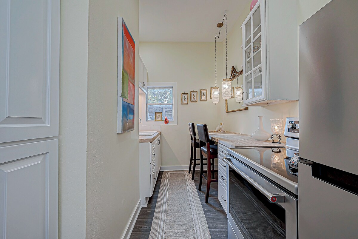 Photo 8 of Charming flat on Washington Ave Strip Newly Renovated