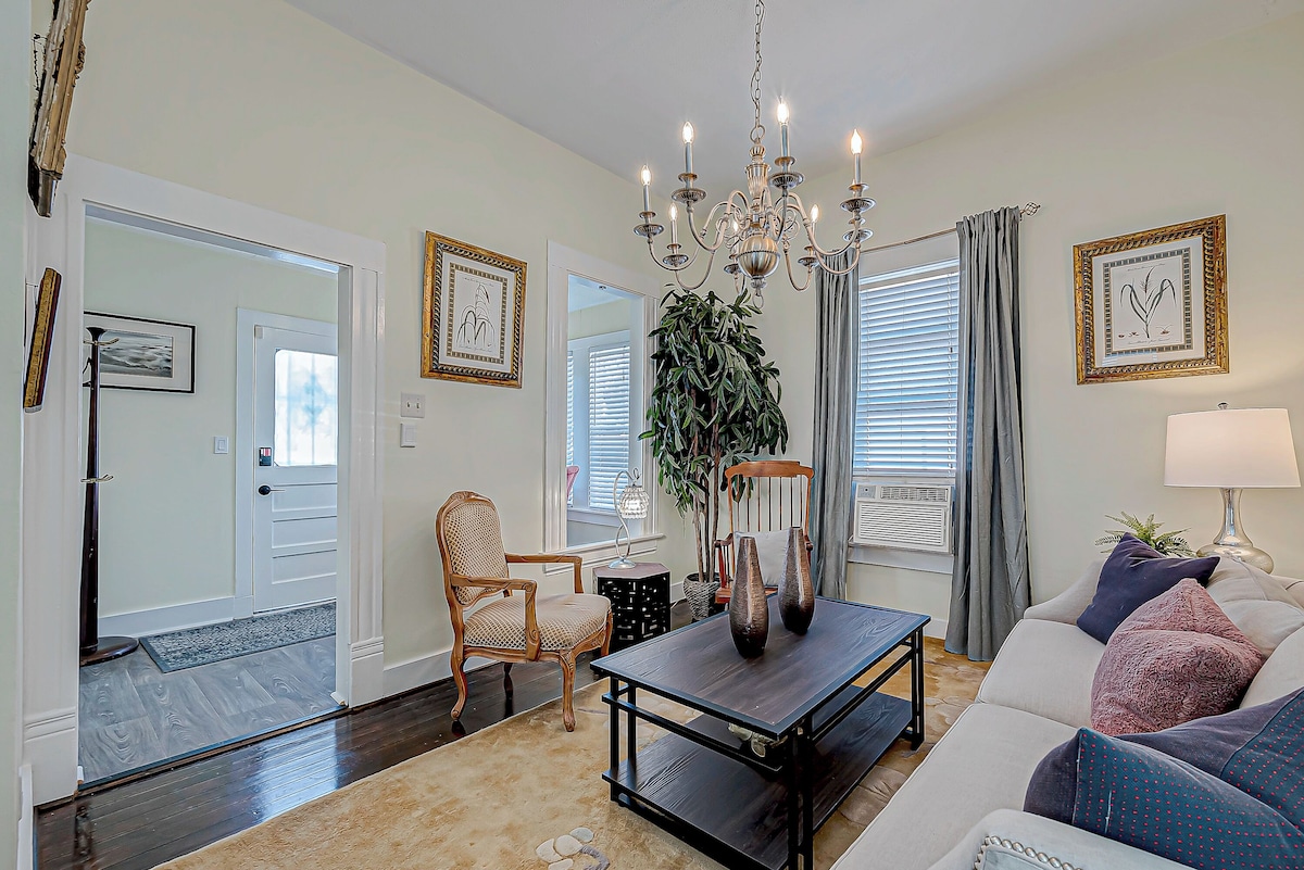 Photo 7 of Charming flat on Washington Ave Strip Newly Renovated