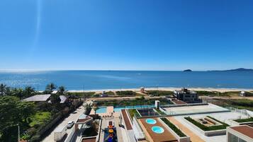 Luxury-Apartment, Poolzugang, Stadtblick | Pool