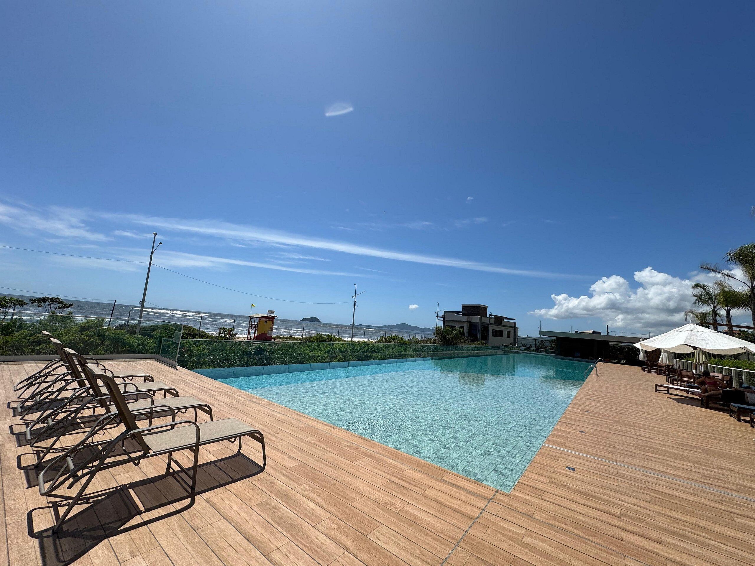 奢華公寓, 可使用泳池, 城市景 | 泳池 | 室內泳池、2 個室外泳池；躺椅