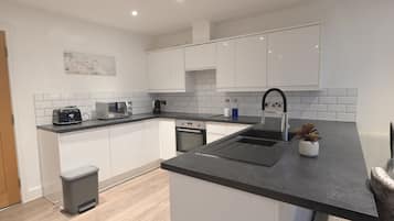 Refrigerador, microondas, horno y lavavajillas