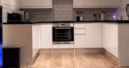 Apartment in Croydon - 1 Min walk to Train