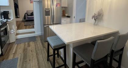 Modern 2BR Near NYC âą Free Parking âą Quiet Area