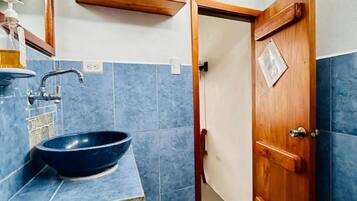 Comfort Apartment | Bathroom | Shower, hair dryer, soap, shampoo