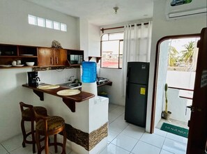 Fridge, microwave, stovetop, cookware/dishes/utensils