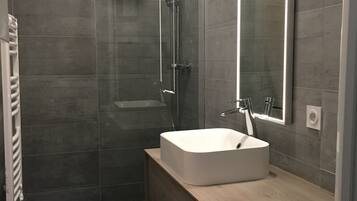 Shower, hair dryer, towels, toilet paper