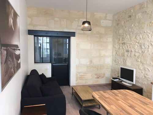 Super cosy apartment in Chartrons near the Garonne quays