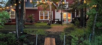 Chalet de la Baie with spa and sauna, waterfront