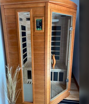 Sauna - Chalet de la Baie with spa and sauna, waterfront (Beaulac-Garthby)