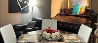 #2-Ellegant bedroom in a quiet and nice home to stay in West Edmonton Area