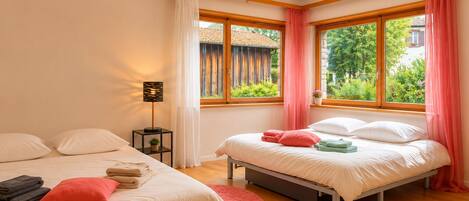4 chambres, fer et planche Ă repasser, draps fournis