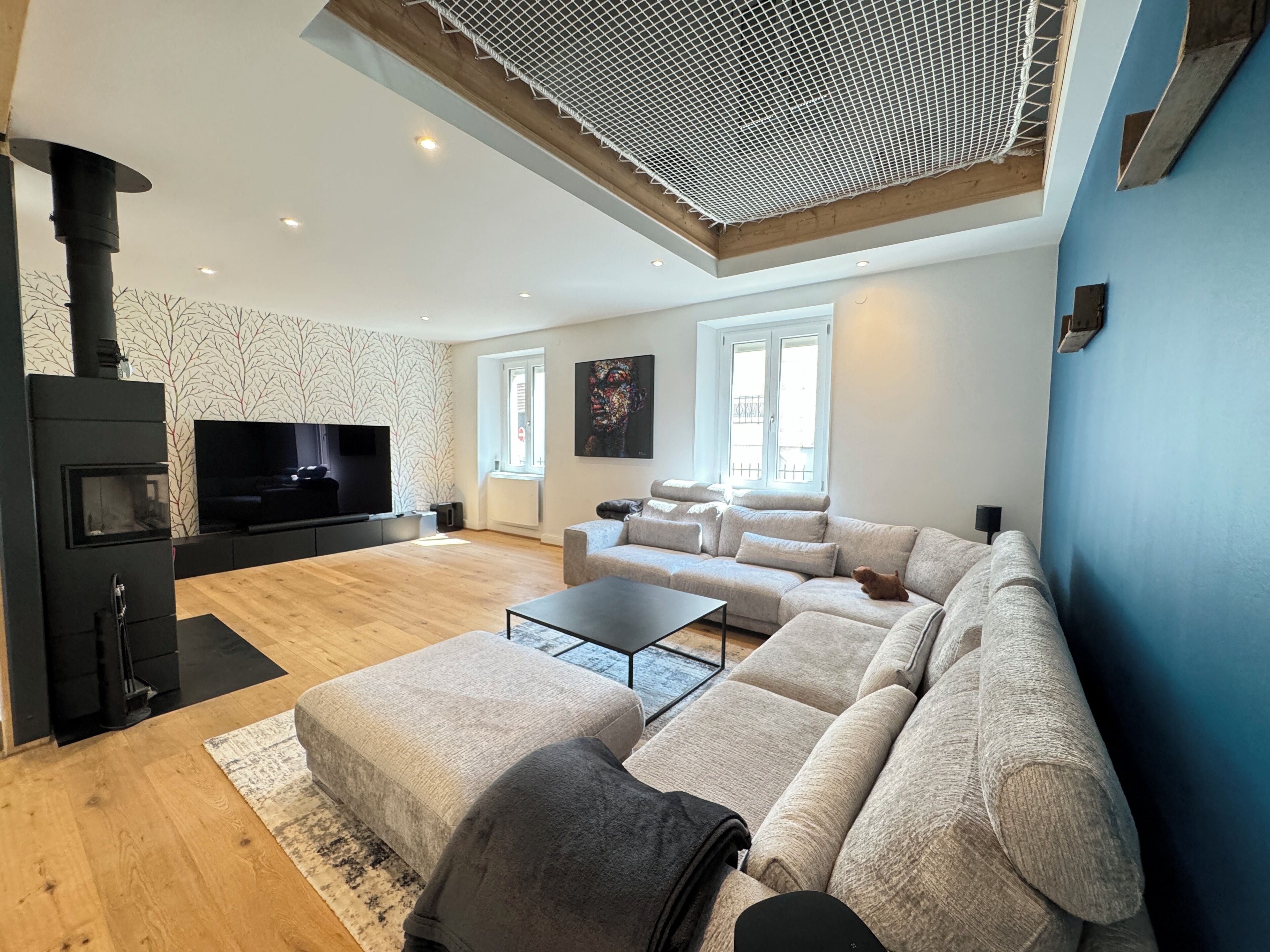 TV, fireplace, stereo