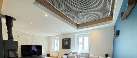 TV, fireplace, stereo