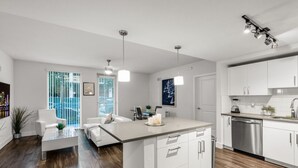 Interior - Comfort & Convenience: 2BR Unit with Free Parking! (Miami)