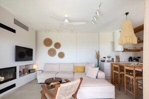 Smart TV, fireplace, stereo - Seaview in South Crete Villa w/Heated Pool and BBQ (Rethymno)