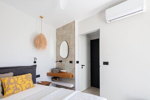 2 bedrooms, in-room safe, iron/ironing board, free WiFi - Seaview in South Crete Villa w/Heated Pool and BBQ (Rethymno)