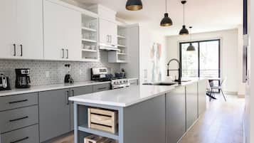 Luxury Townhome, Courtyard View | Private kitchen | Full-size fridge, microwave, oven, stovetop