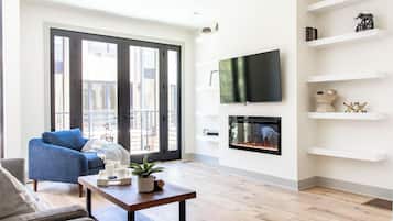 Casa de ciudad de lujo, vista al patio | Área de sala de estar