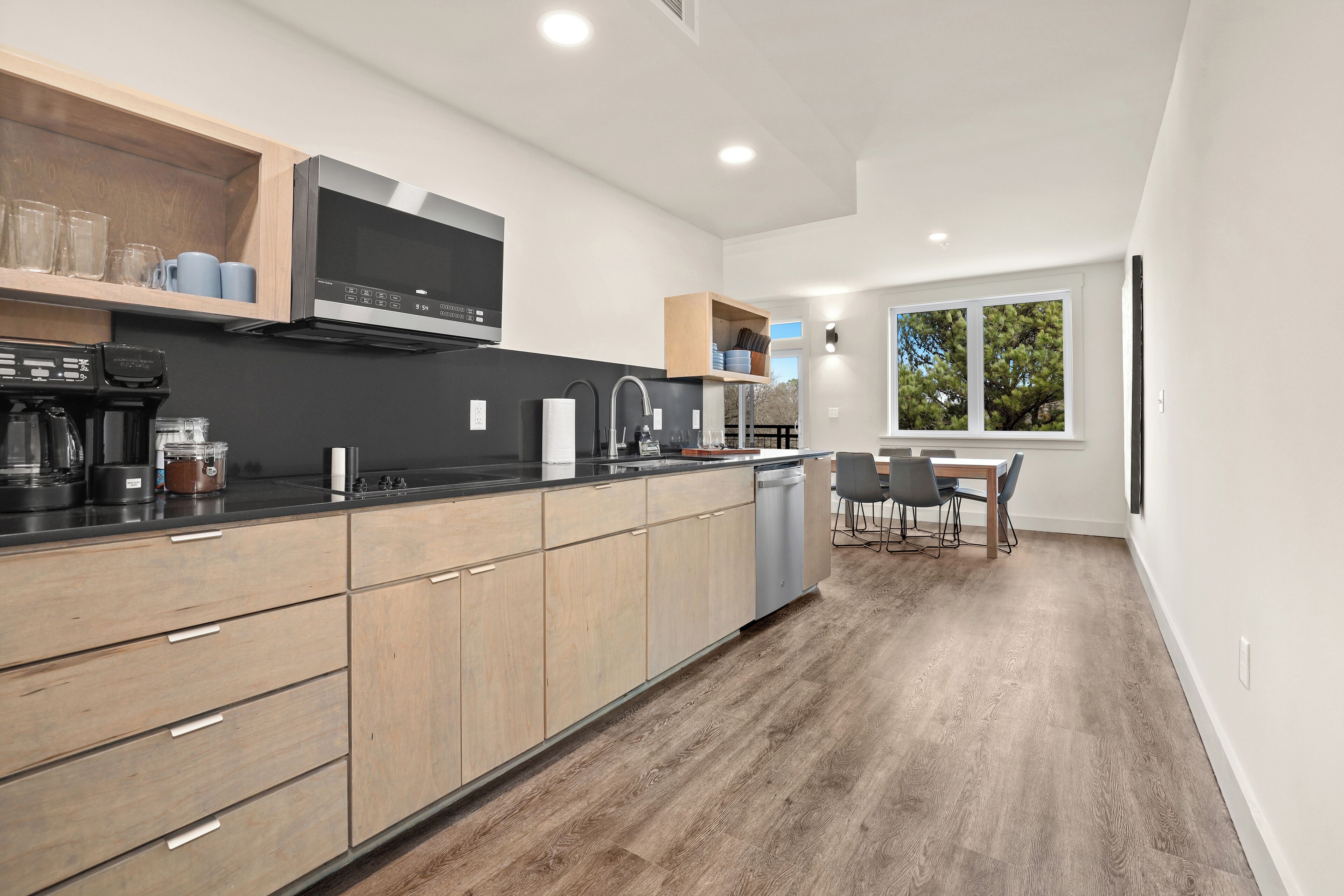 Appartement Confort, vue sur la cour intérieure | Cuisine privée | Réfrigérateur grande capacité avec congélateur, four à micro-ondes