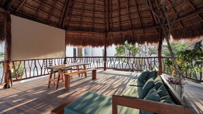 屋外ダイニングエリア