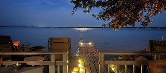 Waterfront 2-bedroom Cabin in Celina with WiFi, AC & Seasonal Fishing Pier