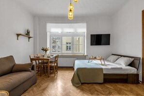Smart TV - Mokotów Studio - Top Location, Tram&Shops nearby - by Rentujemy (Warszawa)